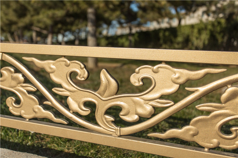 金色草坪護(hù)欄