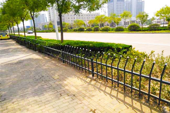 贛榆區建設局鋅鋼草坪護欄