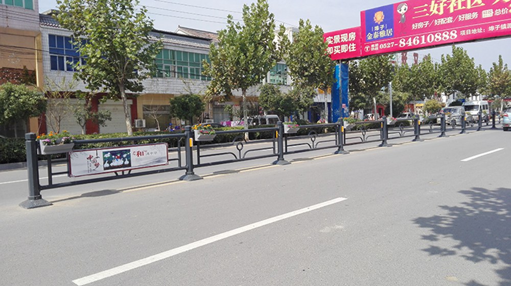 交通隔離護(hù)欄