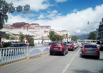 拉薩布達拉宮市政交通隔離護欄